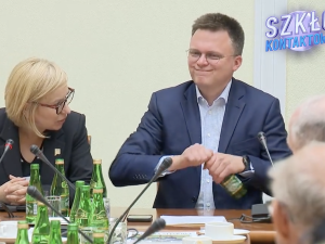 Szymon Hołownia vs. butelka wody. Polityk nie dał rady [WIDEO]