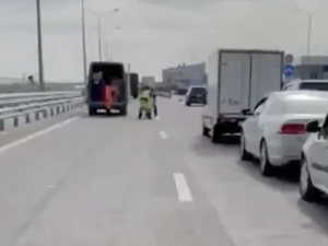 Zawracane są samochody. Rosjanie zamknęli Most Krymski [WIDEO]