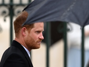 Pałac Buckingham. Skandal tuż przed koronacją Karola III. Tak upokorzono Harry'ego