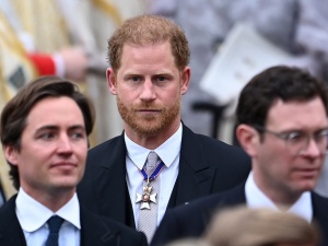 Burza w Pałacu Buckingham po zachowaniu księcia Harry’ego. Wydało się, co król myśli o postępowaniu syna