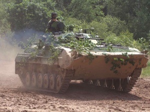 Potężna eksplozja rosyjskiego BMP-2. Sieć obiegło nagranie 