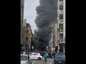 [WIDEO] Potężna eksplozja w centrum Mediolanu. Wybuchł ogromny pożar