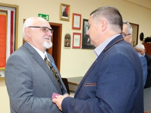 Kazimierz Szmigiel, działacz S z bielskiej FSM odznaczony Medalem Stulecia Odzyskanej Niepodległości