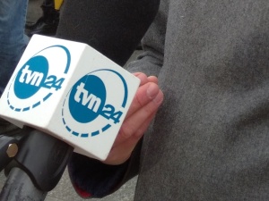 „DOŚĆ!” Dziennikarz TVN wydał emocjonalne oświadczenie po incydencie w „Szkle kontaktowym”