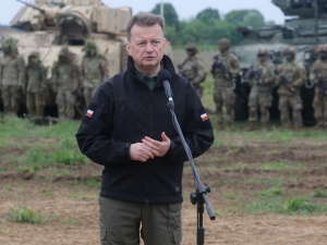 Szef MON: Nowe pistolety Vis 100 niebawem trafią do Wojska Polskiego