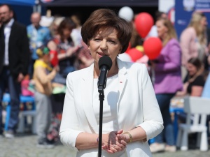Minister Maląg: W 2024 r. płaca minimalna wyniesie powyżej 4,2 tys. zł