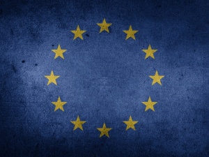 Czy Polacy chcą rezygnacji z prawa weta w UE? Jest sondaż