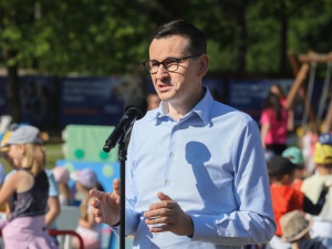 Premier Morawiecki: Ruszamy z konsultacjami ustawy o 800 plus
