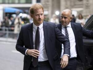„Oni są na dnie”. Książę Harry po przybyciu do Londynu nie przebiera w słowach