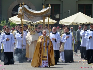 Abp Jędraszewski: Na tę Jego miłość pragniemy odpowiadać naszą miłością i wiernością