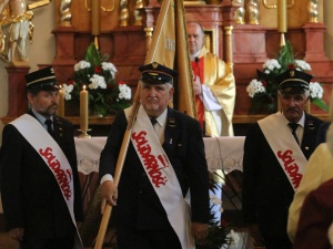 Solidarność modliła się w rocznicę Mszy prymicyjnej bł. ks. Popiełuszki w Parszowicach