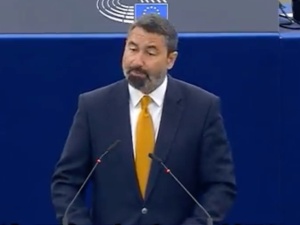 Węgierski europoseł ostro w PE: „Sprzeciwiam się ciągłym atakom na Polskę!”