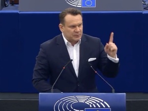Debata w PE o „Pegasusie” w Polsce. Dominik Tarczyński nie przebierał w słowach [WIDEO]