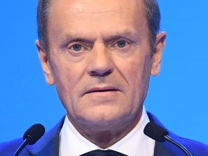 Tusk pozwał Sakiewicza i… nie stawił się w sądzie. „Uciekł z dzisiejszej rozprawy”