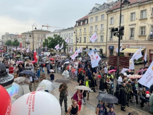 Warszawa: tysiące osób na Narodowym Marszu dla Życia i Rodziny