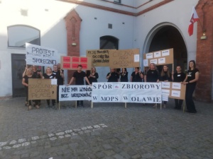 Pracownicy oławskiego MOPS-u walczą o podwyżki