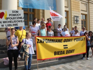 Pracownicy lubelskich DPS-ów nadal protestują. Znów przypomnieli radnym o swoich postulatach