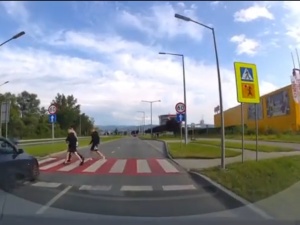 Potrącenie trzech nastolatków w Nowym Sączu. Policja przekazała nowe informacje 