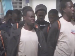 Fala migrantów z Afryki przybywa do Włoch. Ponad 800 w ciągu niespełna doby