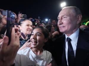 Zaskakujące zachowanie Putina w tłumie. Wszystko się nagrało