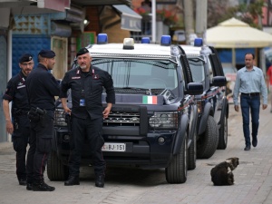 Kosowo: W punkt kontrolny policji rzucono improwizowaną bombą. UE planuje sankcje przeciw Prisztinie