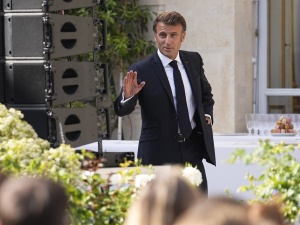 Zamieszki we Francji. Emmanuel Macron wskazał winnego 