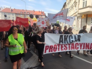 Demonstrowali zrzeszeni w „S” pracownicy MOPR-u w Bytomiu