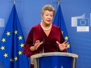 Komisarz UE Johansson: „Jeśli jakieś państwo nie zaangażuje się w relokację migrantów, musi płacić”