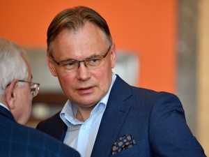 Wiceszef MSZ: Niemcy liczą, że jeśli wybory w Polsce wygra opozycja, to temat reparacji zostanie zamieciony pod dywan