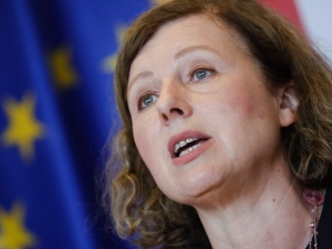 Polska zapłaci karę za nieprzyjęcie migrantów? Jourova: Nie nazywałabym tego karą