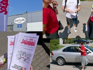 Związkowa akcja informacyjna przed zakładem Sest-Luve Polska. Pracodawca wezwał policję