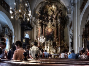Niemcy: 500 tyś. wiernych odeszło z Kościoła w 2022 r. Kard. Duka zaleca niemieckim biskupom rachunek sumienia