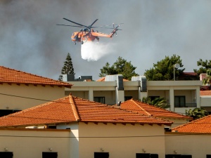 Polski turysta na Rodos o ewakuacji: Z plaży przy hotelu zabrały nas motorówki