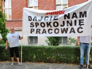 Związkowcy z S w Adler Polska pikietowali przed Sądem Okręgowym w Świdnicy