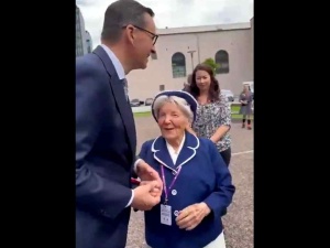 Premier Morawiecki spotkał się z uczestniczką Powstania Warszawskiego. Sieć obiegło wzruszające nagranie