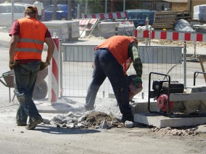 W Polsce brakuje robotników. Największe braki kadrowe w przemyśle, handlu i budownictwie