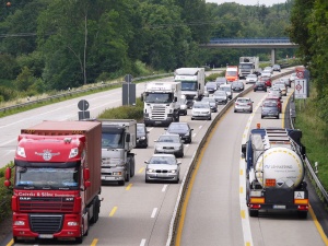 Strajk kierowców firm transportowych powiązanych z Łukaszem Mazurem. Solidarność i pracodawcy apelują do premiera