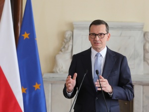 Premier: Tusk wieje i zwiewa idealnie – jak zwiał z Polski do Brukseli, chociaż mówił, że tego nie zrobi