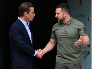 Prezydent Zełenski w Szwecji: Uzgodniliśmy produkcję bojowych wozów piechoty CV90 na Ukrainie