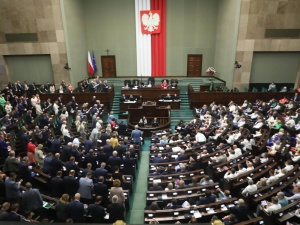 Konfederacja mocno w dół, traci też Lewica i Trzecia Droga. Zobacz najnowszy sondaż IBRiS