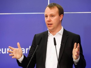 Niemiecki polityk otwarcie: Celem sankcji UE przeciwko Polsce jest zwycięstwo opozycji