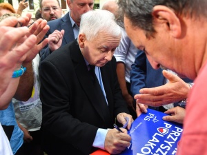 „Tej decyzji muszę się podporządkować”. Jarosław Kaczyński zaskoczył