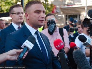 Kłamią na mój temat, zniesławiają mnie i manipulują. Robert Bąkiewicz zapowiada pozwy