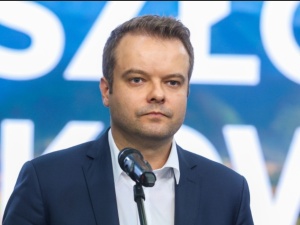 Rzecznik PiS: „Atak na biuro poselskie Mariusza Błaszczaka jest efektem podgrzewanej atmosfery przez PO i Tuska”