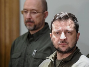 W tym samym czasie władze Ukrainy atakują Polskę i ustępują Węgrom