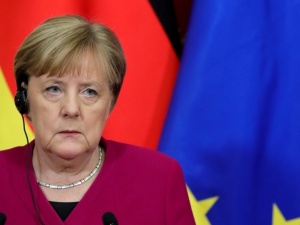 Całkowite zniszczenie. Zawalił się pomnik Angeli Merkel 