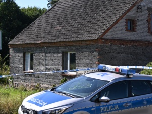 Szokująca zbrodnia w Pomorskim. Znaleziono szczątki trzech noworodków; zarzuty zabójstwa i kazirodztwa dla ojca i córki