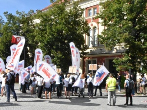Pikieta Solidarności w Oławie. „Burmistrz na MOPS pieniędzy żałuje, więcej niech nie kandyduje”