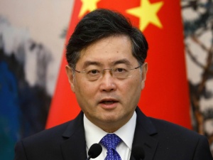 Skandal w Chinach. Minister spraw zagranicznych usunięty ze stanowiska
