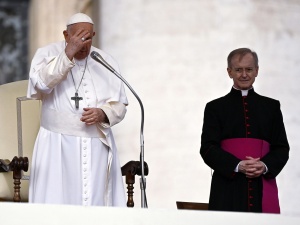 Papież: Świat znalazł się na krawędzi wojny atomowej